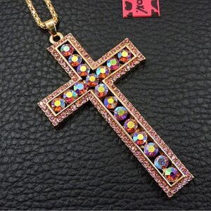 💞 Betsey Johnson sparkling pink crystal cross pendant necklace 💞